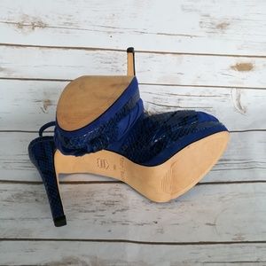 White House Black Market pumps